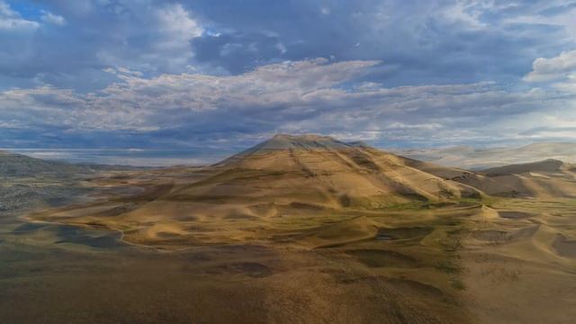 Desert fly over in 4K with relaxing music. смотреть онлайн