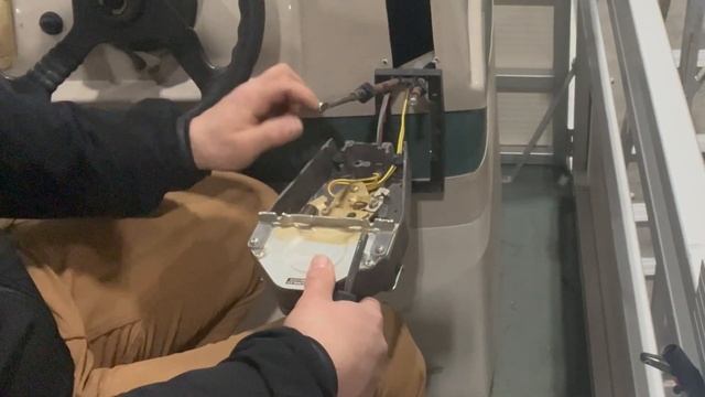 Uninstalling Mercury Binnacle Control - Common Shift & Throttle Box смотреть онлайн