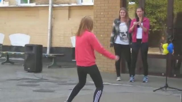 Норм танцует) смотреть онлайн