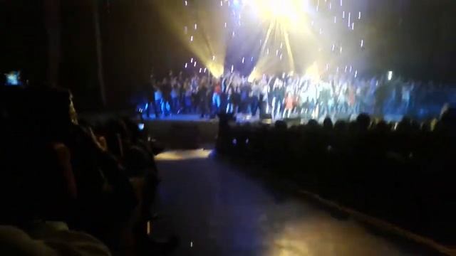 Хор Турецкого и народ на сцене смотреть онлайн