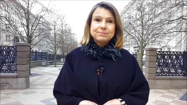 Пасол Велікабрытаніі Фіёна Гіб чытае верш Пімена Панчанкі "Мала сказаць: ненавіджу..." смотреть онлайн