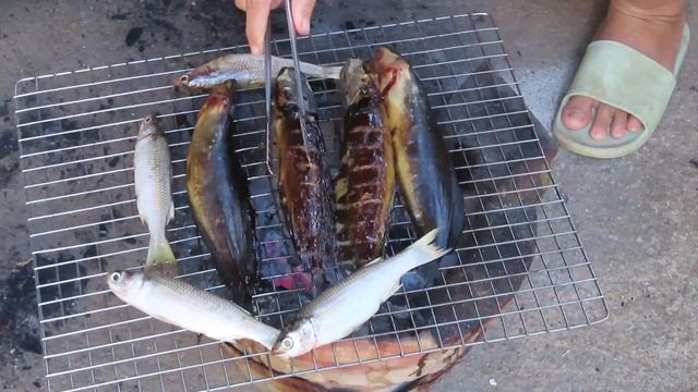 Family Cooking & Eating | Grilled Fish with Mango Tomato Fish Sauce смотреть онлайн