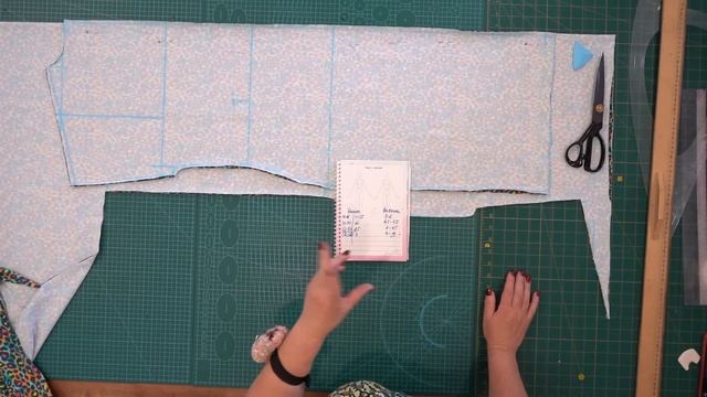 Яркое летнее платье без выкройки. Выполняем построение сразу на ткани. Я женщина