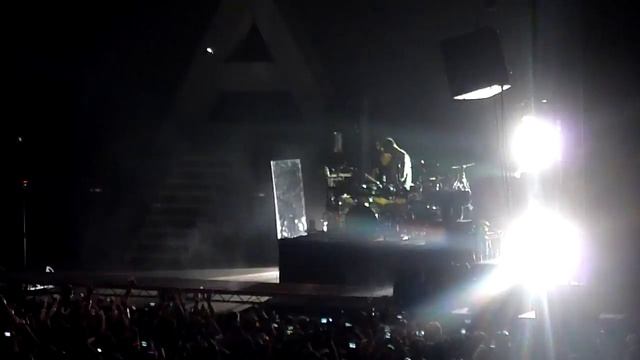 30 seconds to mars - Intro (Escape) @ Zenith nantes 13 11 2011 смотреть онлайн