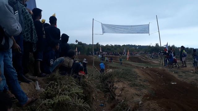 Grasstrack ninja Yeni Oreo menggila смотреть онлайн