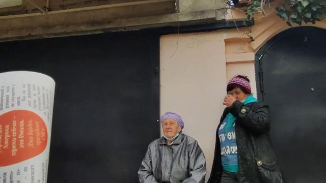 Перед Посланием за 10 минут до начала раздача газет смотреть онлайн