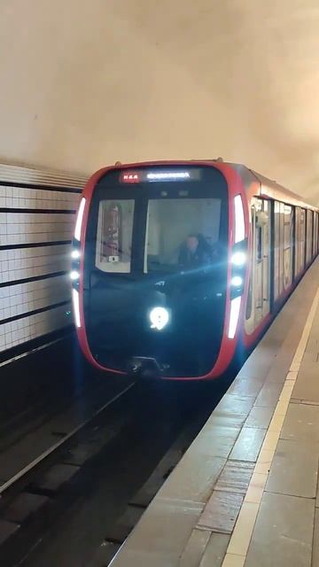 Прибытие Москвы 2020 (81-775/776/777) на станцию Проспект Мира (4) смотреть онлайн