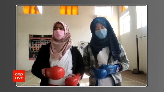 कंपकपाती ठंड में चल रहा है मार्शल आर्ट्स कोचिंग सेंटर смотреть онлайн