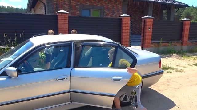 Саша_и_Кириешка_НАРВАЛИСЬ_на_БАНДУ_КЛОУНА_БРОС_ШОУ смотреть онлайн