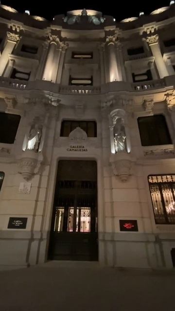 Beautiful Building of Galeria Canalejas in Madrid #shorts смотреть онлайн