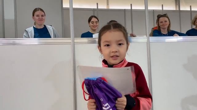 Московский полумарафон 2024. Личный рекорд у Эсмиры на 5 км. Первый забег у ребенка. смотреть онлайн