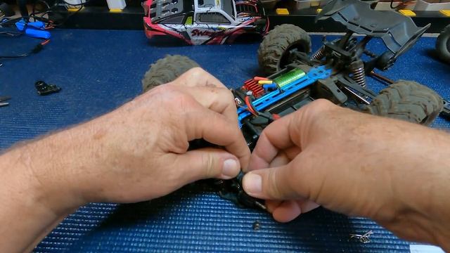 Repairing a Broken Front Steering Cup on a Suchiyu 16101 Pro RC Car. Ep. 6 смотреть онлайн