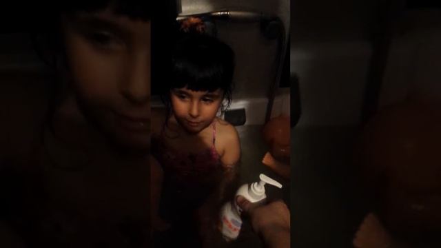 Куклы Baby born купаемся с Maryana в ванне смотреть онлайн