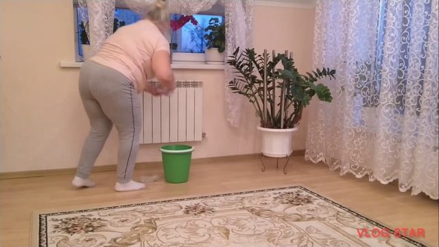 Пеку. Поливаю цветы. День со мной.#пеку #цветы#ларисашикина смотреть онлайн