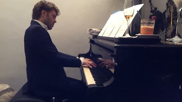 Your Song, playied by Gianluca Fronda смотреть онлайн