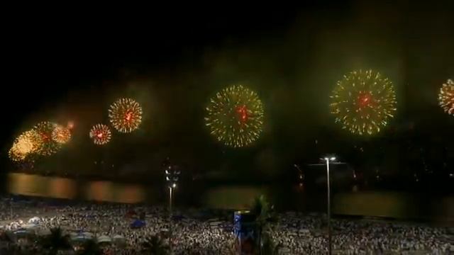 WATCH: Millions Watch Fireworks On Rio's Copacabana Beach смотреть онлайн