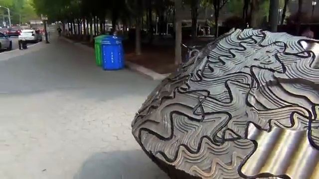 Жители Нью Йорка успели подружиться с НЛО смотреть онлайн