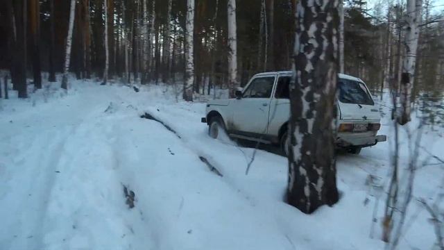 Ваз 2121 Нива по цене смартфона ,дорога на Палкинский торфяник смотреть онлайн