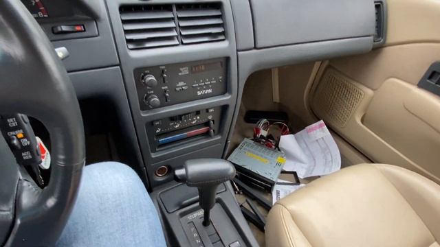 One owner for 26 years! Low mileage Saturn SL2 смотреть онлайн