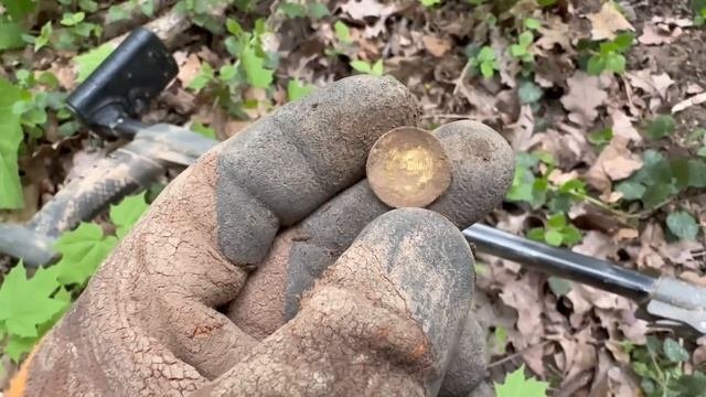 Нашли серебрянный рубль и ЭТО… Стыдно показывать, но от такой находки в ШОКЕ даже бывалые копатели!