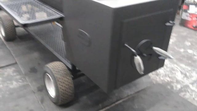 Matt's BBQ Pits LLC Boss Hogg 2440 Smoker with Insulated Firebox, Mower Tires, and Steering смотреть онлайн