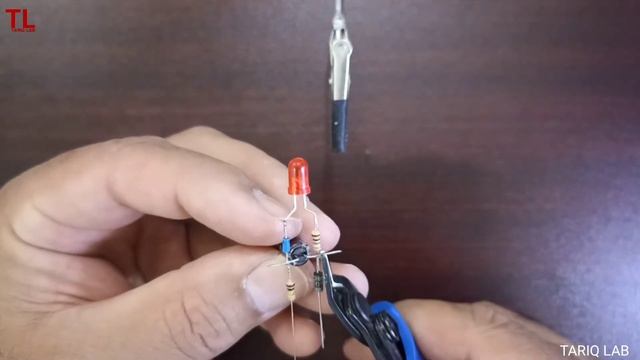 LED Flasher Circuit Using DIAC | 220V LED Flasher смотреть онлайн