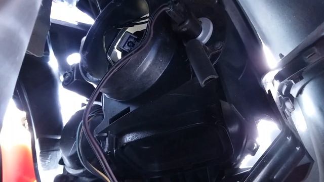 (QUICK VIDEO) 2007 Saturn Outlook XR HEADLIGHT ( BULB ) REPLACEMENT video