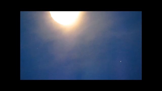 Ufo Under The Moon 6 28 15 смотреть онлайн