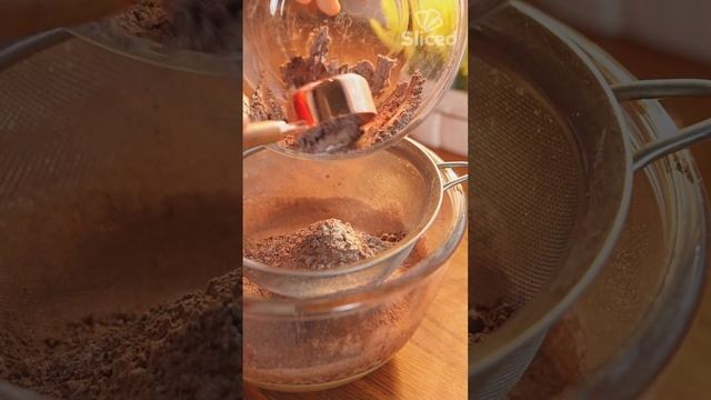 Extra Moist Chocolate Cake |  Easy Recipe With a Homemade Chocolate Sauce