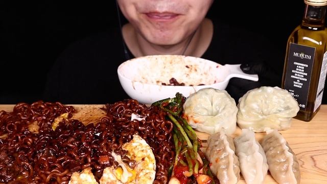 ASMR 트러플오일 짜파게티 파김치 왕만두 BLACK BEAN NOODLES  BIG DUMPLINGS  GREEN ONION KIMCHI EATING SOUNDS