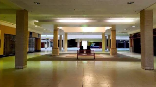 Bruno Mars - Just The Way You Are (but it's playing in an empty mall) смотреть онлайн