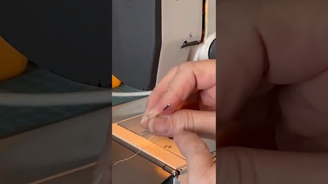 Change the needle on an Elna Lotus (vintage model) смотреть онлайн