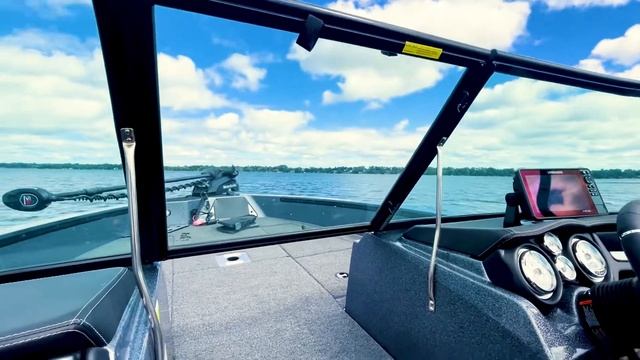 2023 Lund 189 Pro V GL On Water Demo смотреть онлайн