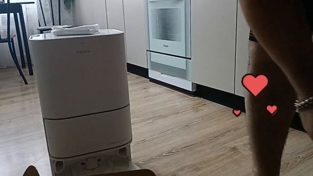 Что в коробке??? Подарок! Урааа! Робот пылесос смотреть онлайн