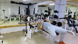 Жим штанги лёжа узким хватом