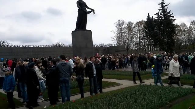 Пискаревка 9мая 2014