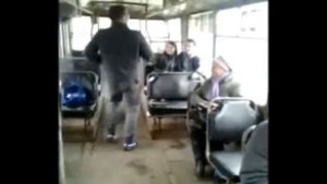 Танец в троллейбусе...8 марта
