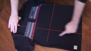 Как сложить футболку за 3 секунды