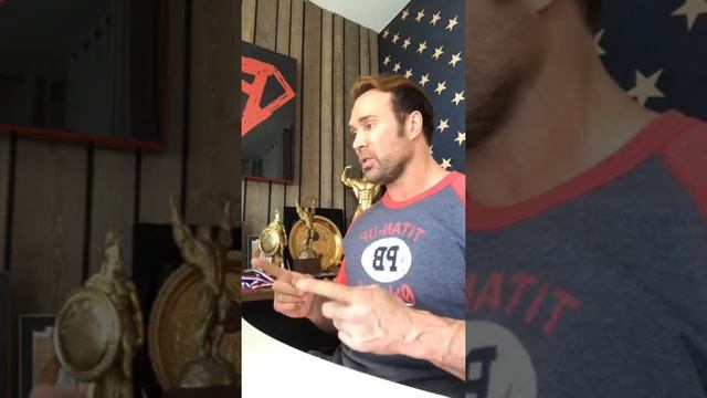 Mike O'Hearn -Light weight more reps VS Heavy weight low reps | 30 days blitz смотреть онлайн