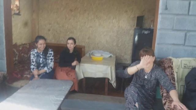 Нигяр с девочками в гостях у Ливазы смотреть онлайн