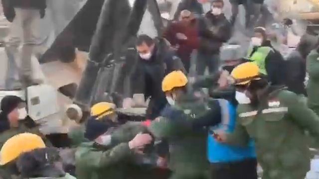 Таджикские спасателей нашли мальчика он провер более 150 часов смотреть онлайн