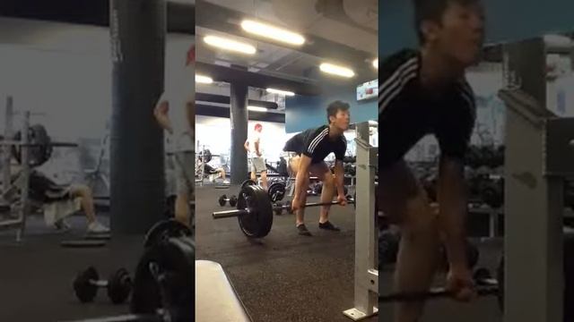 Skinny guy deadlifts 140kg x 10 reps! (5/3/1) - Deadlifting starts at 1:10 смотреть онлайн
