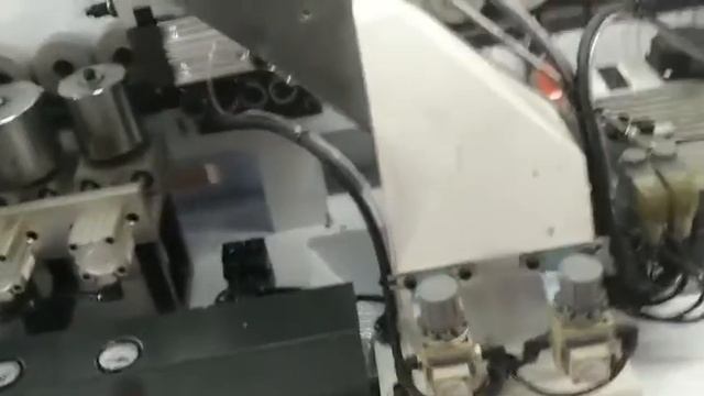 Masina de aplicat cant cu prefrezare смотреть онлайн