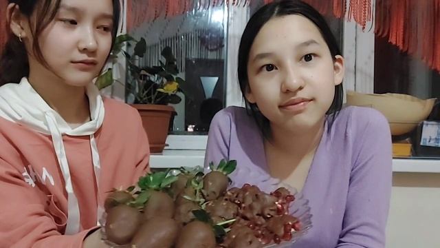 COOKING : клубника🍓 в шоколаде🍫 / граната в шоколаде🍫 / 😋 /Анель, Амина смотреть онлайн