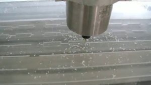 Фрезерный станок с ЧПУ работа с акрилом.AVI