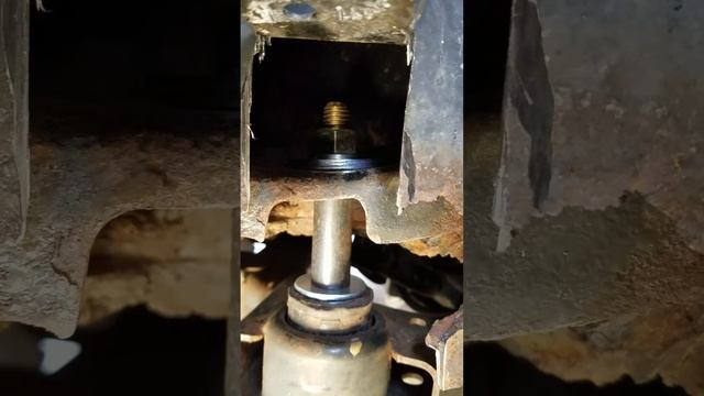 2006 Saturn VUE rusted out engine cradle mount bolted back together. No Welding смотреть онлайн