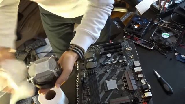 how to remove the Stealth Cooler (fan) from your cpu + clean it смотреть онлайн