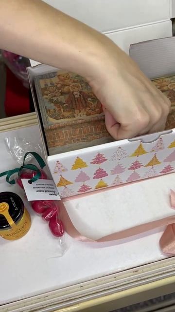 Интересный Подарочный бокс: 3 вида чая, драже и крем мед #лунг смотреть онлайн