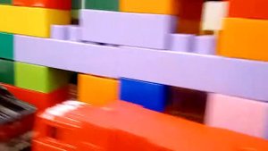 Город где будет нападение гигантской женщины