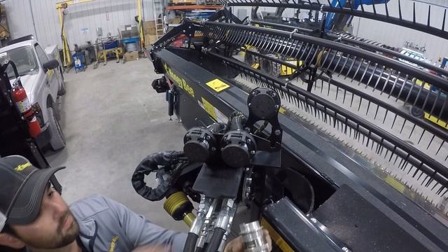 Mounting the Header Onto A Combine | Service | AirFLEX & AirFLEX SDX смотреть онлайн